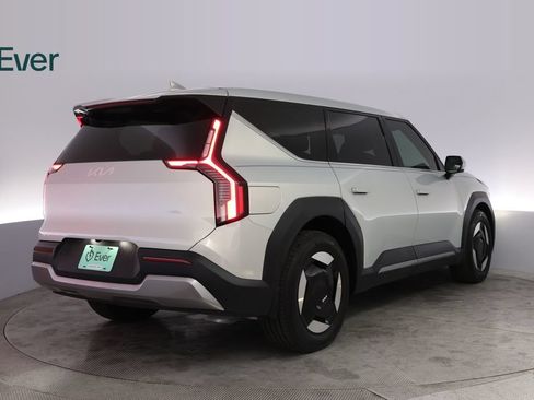 Used 2026 Kia EV9 Light RWD image 3