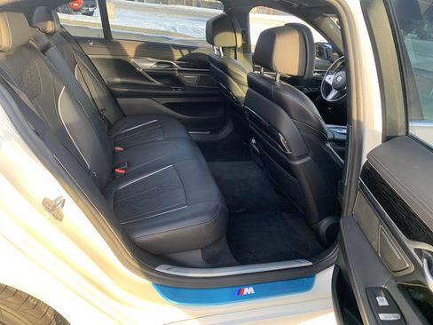 Used 2020 BMW 740i w/ M Sport Package image 30