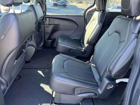 New 2026 Chrysler Pacifica Select w/ S Appearance Package image 9