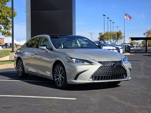New 2025 Lexus ES 350 w/ Premium Package image 2