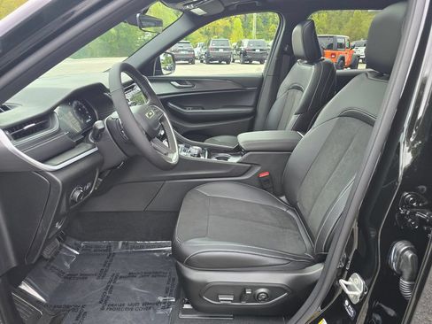 New 2025 Jeep Grand Cherokee L Altitude AWD/4WD image 4
