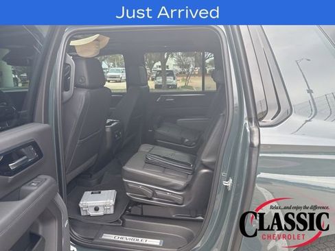 Used 2026 Chevrolet Suburban Z71 w/ Comfort Package image 9