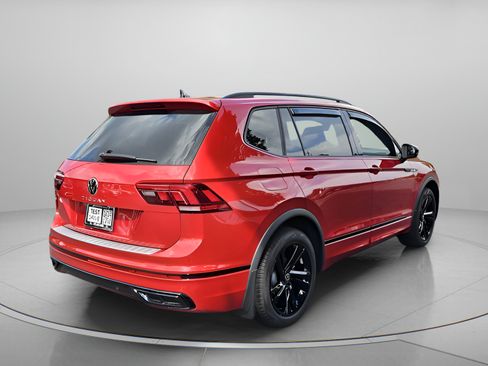 Certified 2024 Volkswagen Tiguan SE R-Line FWD image 5