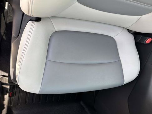 Used 2023 Toyota RAV4 XLE Premium image 19