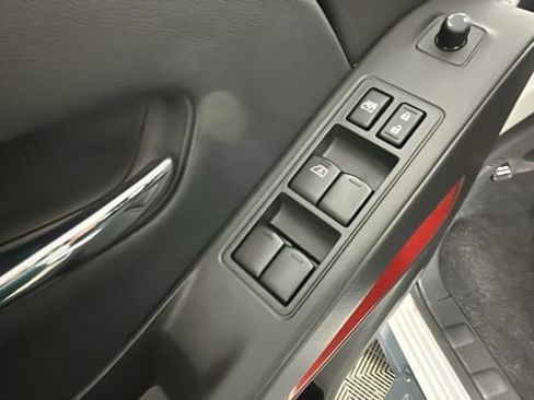 Used 2025 Nissan Frontier PRO-4X AWD/4WD image 10