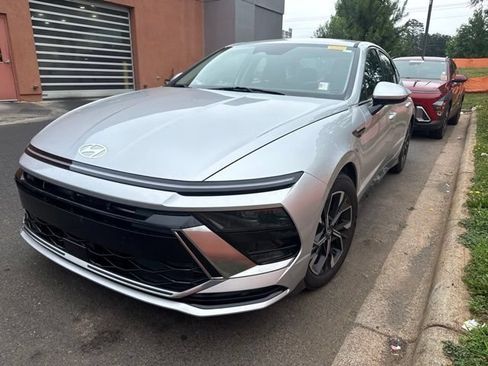 Certified 2025 Hyundai Sonata SEL FWD image 1