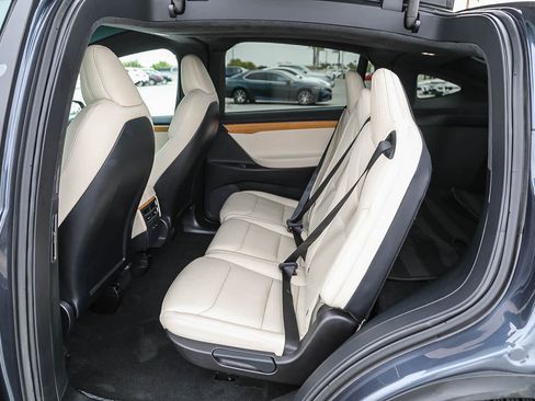 Used 2020 Tesla Model X Long Range AWD/4WD image 18