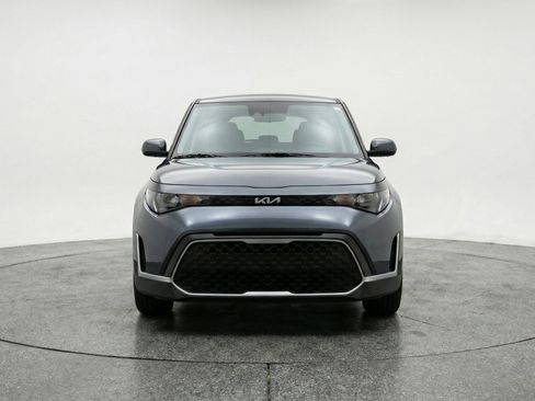 Used 2025 Kia Soul LX w/ LX Technology Package FWD image 2