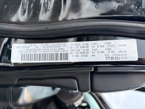 Used 2019 Jeep Grand Cherokee Laredo w/ 18" Wheel & 8.4" Radio Group image 33