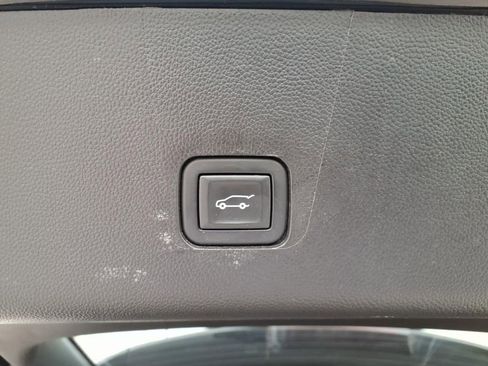 Used 2021 Chevrolet Traverse RS image 12