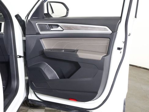 Used 2023 Volkswagen Atlas Cross Sport SE w/ Panoramic Sunroof Package image 24