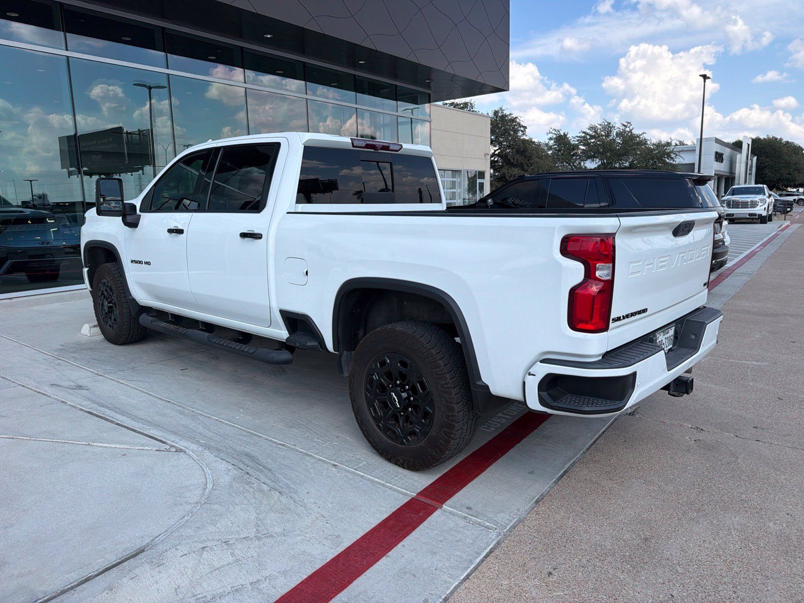 Used 2022 Chevrolet Silverado 2500 LTZ w/ LTZ Plus Package AWD/4WD image 8