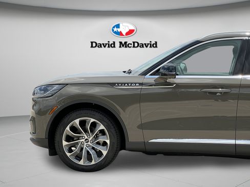 New 2025 Lincoln Aviator Reserve w/ Illumination Package RWD image 32