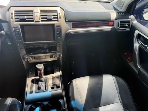 Used 2017 Lexus GX 460 image 7