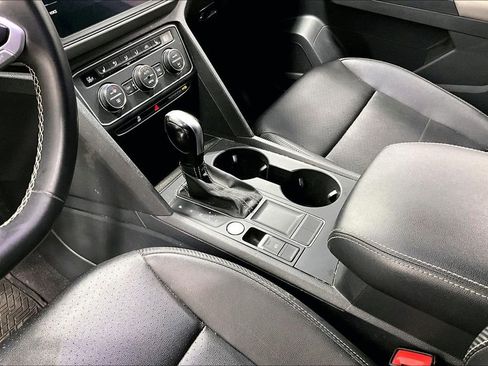 Used 2021 Volkswagen Atlas Cross Sport SE image 17