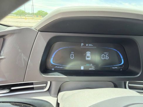 Used 2025 Hyundai Elantra SE FWD image 16