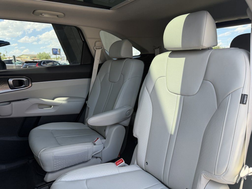 Used 2025 Kia Sorento EX w/ EX Panoramic Sunroof Package AWD/4WD image 35