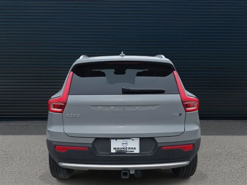 Used 2025 Volvo XC40 B5 Plus w/ Climate Package image 4