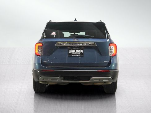 Used 2020 Ford Explorer XLT w/ Equipment Group 202A AWD/4WD image 4