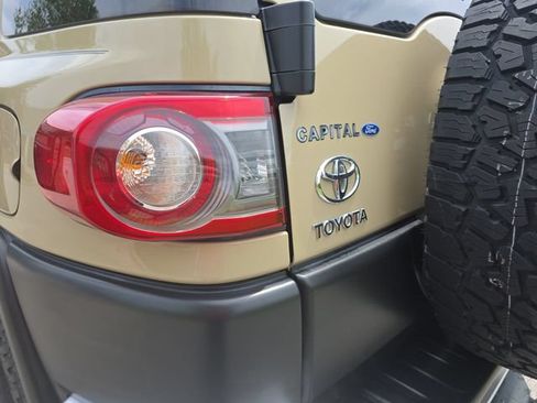 Used 2014 Toyota FJ Cruiser 4WD w/ Upgrade Package image 33