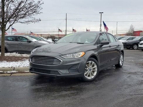 Used 2020 Ford Fusion SE image 1