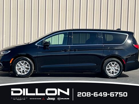 Used 2025 Chrysler Pacifica Select FWD image 7