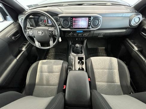 Used 2022 Toyota Tacoma TRD Off-Road AWD/4WD image 16