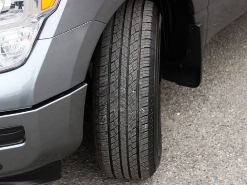 Used 2021 Nissan Titan SV w/ SV Convenience Package image 44