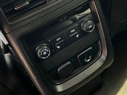 Used 2017 Buick Envision Essence FWD image 24
