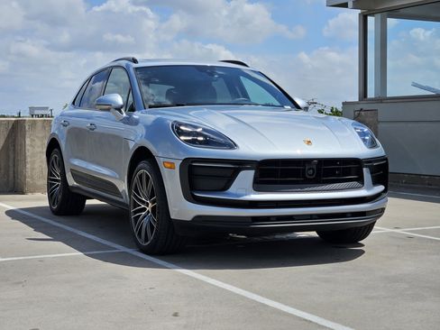 Certified 2026 Porsche Macan image 10