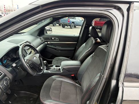 Used 2018 Ford Explorer XLT w/ Equipment Group 202A image 12