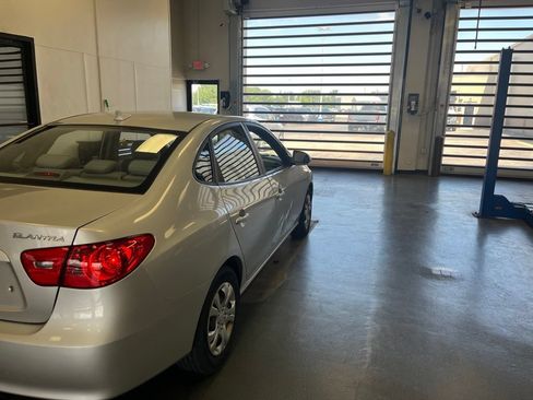 Used 2009 Hyundai Elantra GLS FWD image 11