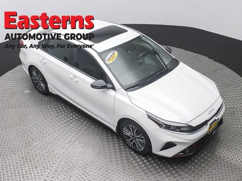 Used 2022 Kia Forte GT-Line w/ GT-Line Premium Package FWD image 3