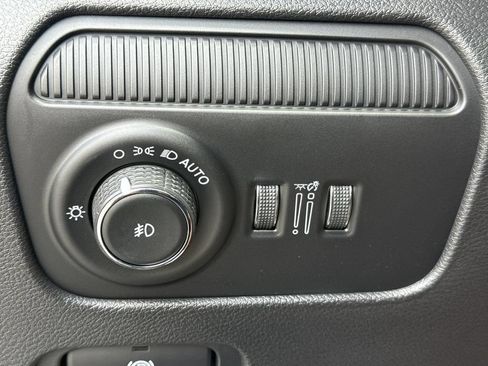 Used 2025 Jeep Wagoneer 4WD image 36