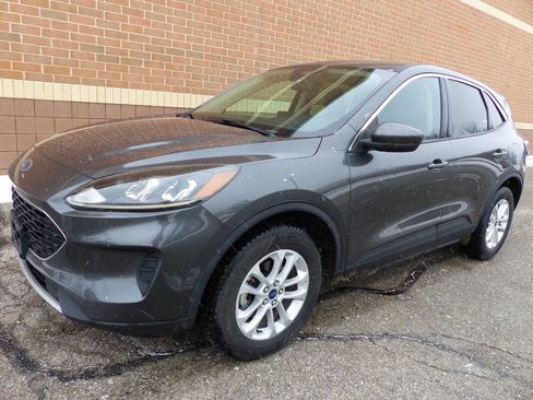Used 2020 Ford Escape SE image 5