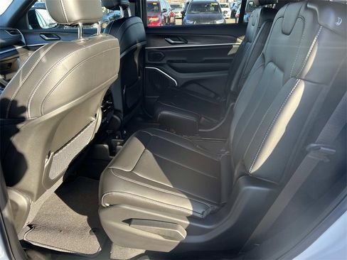 New 2025 Jeep Grand Cherokee L Limited image 9