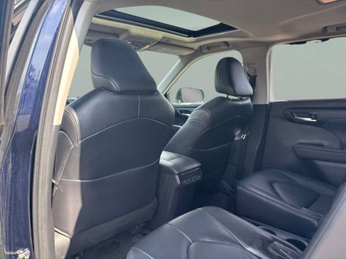 Used 2023 Toyota Highlander XLE FWD image 20