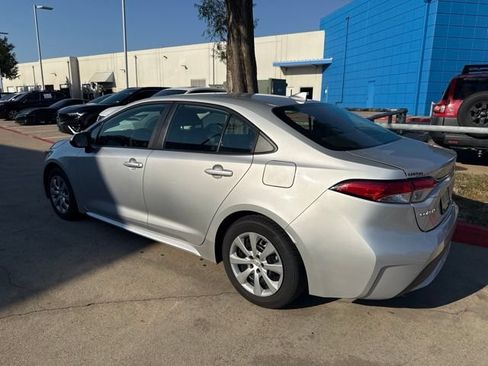 Used 2021 Toyota Corolla LE FWD image 4