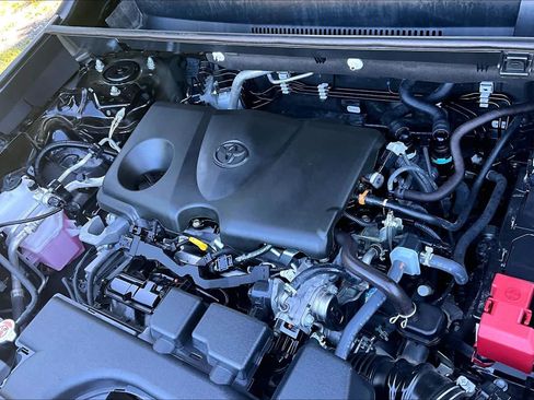 Used 2025 Toyota RAV4 XLE FWD image 33