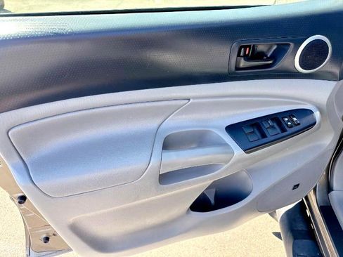 Used 2012 Toyota Tacoma 4x4 Double Cab image 10