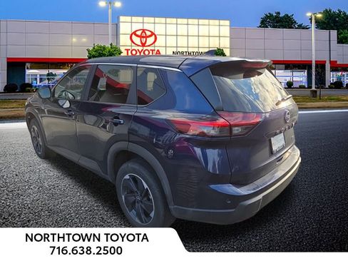 Used 2025 Nissan Rogue SV image 10