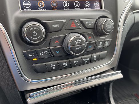 Used 2018 Jeep Grand Cherokee Limited w/ Luxury Group II AWD/4WD image 22