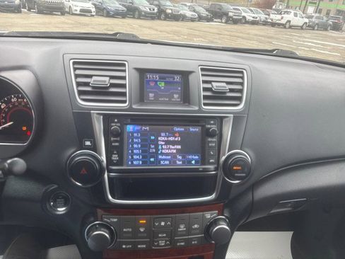 Used 2013 Toyota Highlander Limited image 17