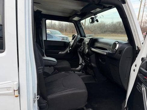 Used 2013 Jeep Wrangler Unlimited Sahara w/ Max Tow Pkg AWD/4WD image 8