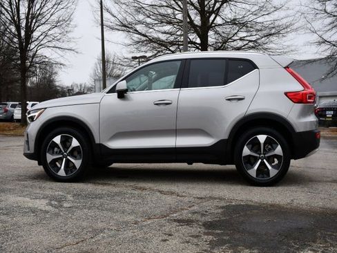 Certified 2025 Volvo XC40 B5 Plus image 4