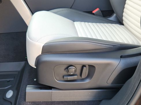 New 2026 Land Rover Discovery Limited Edition AWD/4WD image 20