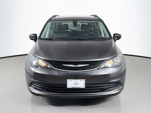 Used 2020 Chrysler Voyager Lxi FWD image 2