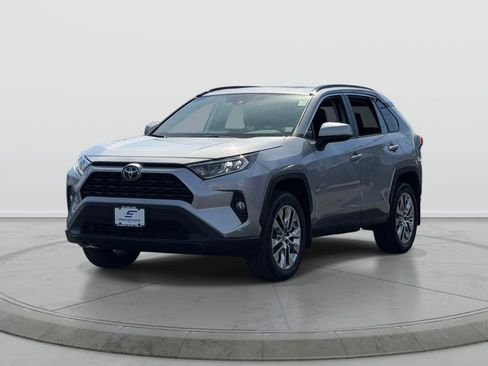 Used 2021 Toyota RAV4 XLE Premium AWD/4WD image 3
