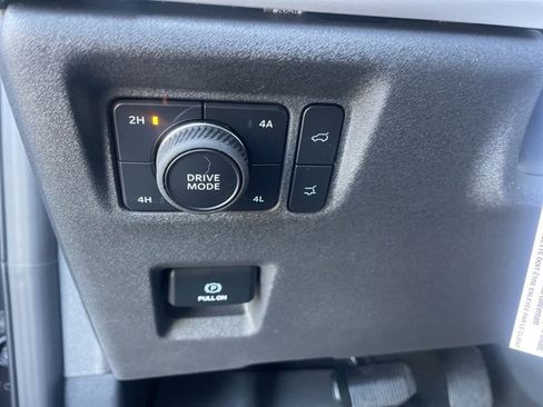 New 2025 Ford Expedition Active image 28