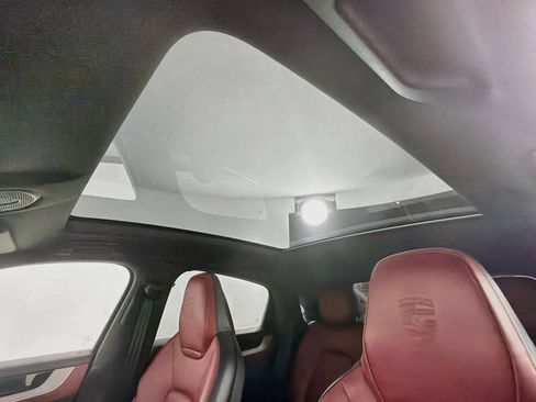 Certified 2024 Porsche Cayenne S AWD/4WD image 33